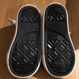 Converse Shoes - Toddler girl converse size 6 Converse Shoes - Toddler girl converse size 6